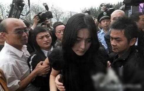 位女星"消失"背后:吸毒入狱,卖房自保等内幕_故事_女明星_挑战