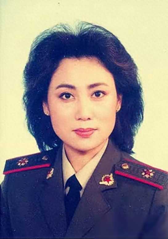 昔日八一厂花,王心刚赏识却遭刘晓庆抢镜,如今岁仍风华绝代_李岚_人生