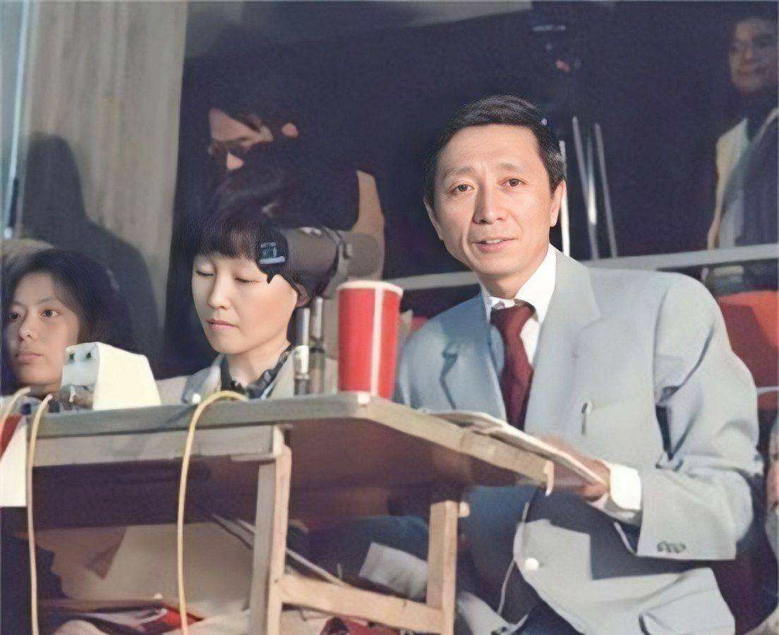 看着紧张的宋世雄,钟瑞一遍又一遍的摩挲他的后背,手紧握着,陪他克服