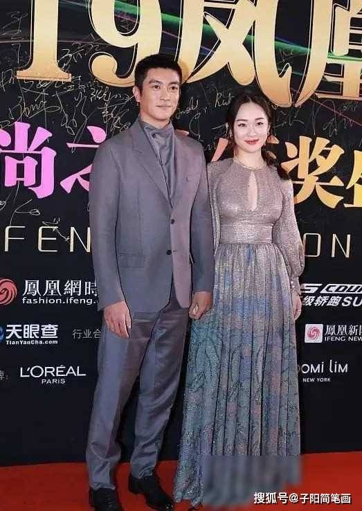 霍思燕身姿不凡!镂空裙 麻花辫显女王气质,与杜江同框似情侣档