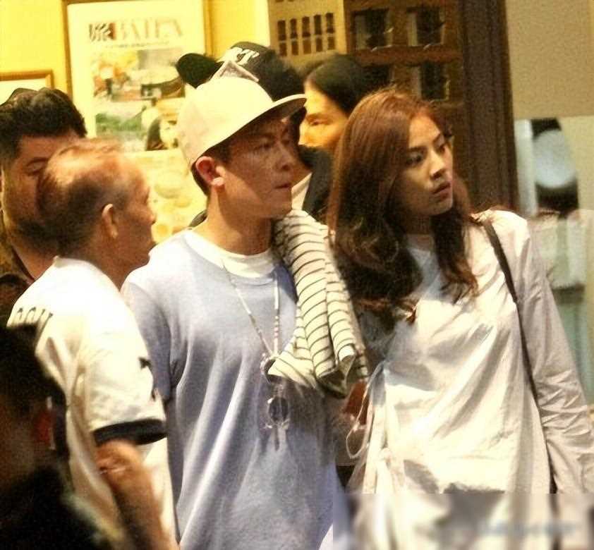 陈冠希街头热吻华谊董事长妻子,引发热议_秦舒培_爱情_人们