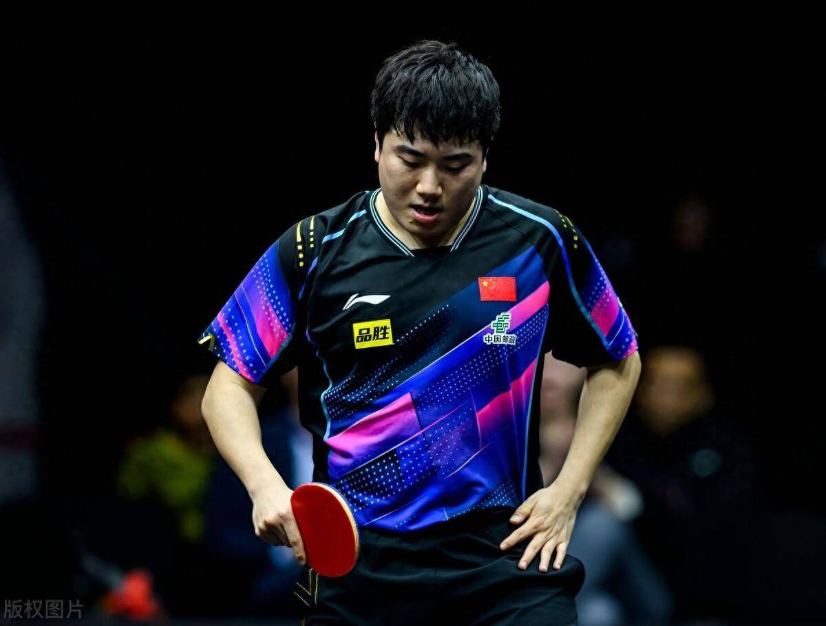 梁靖崑澳门比赛秀恩爱!陪明星娇妻逛街拍照,2人曾因出轨闹离婚