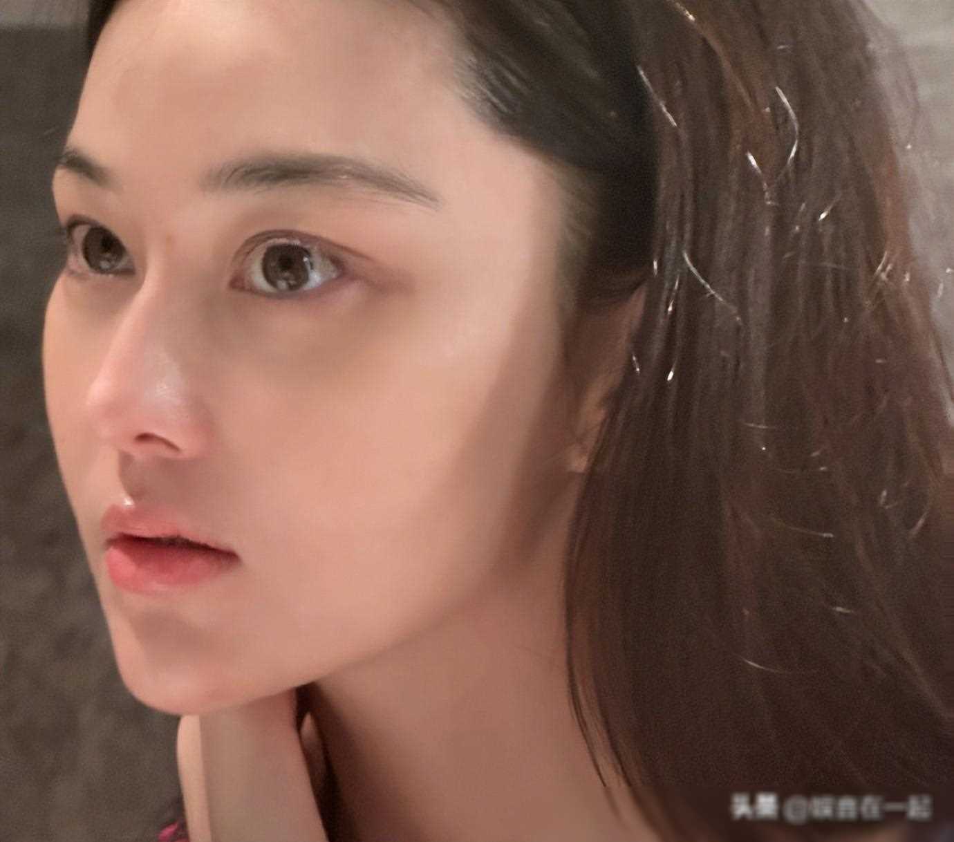 张馨予自信晒侧颜与素颜,自然美与保养之道大揭秘