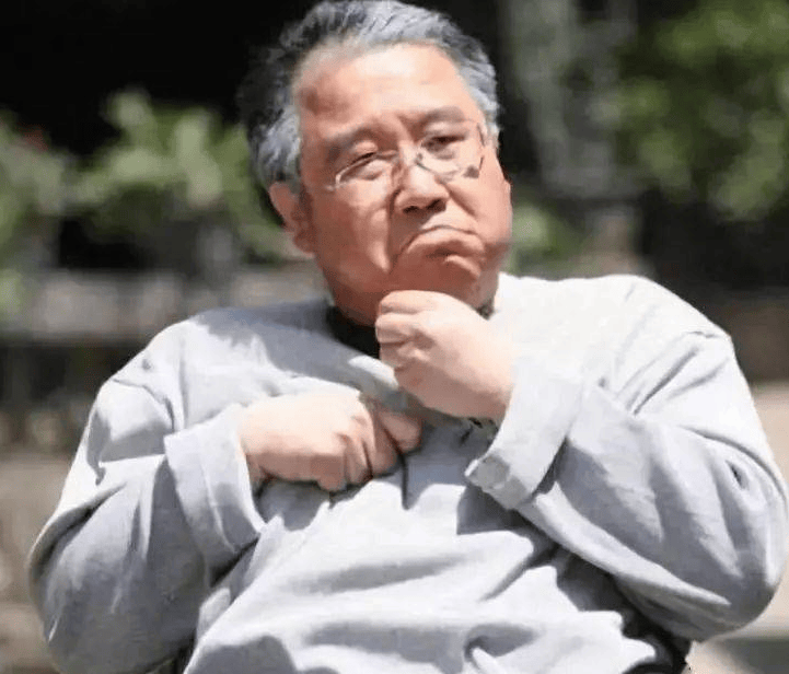结果,晚饭结束后不久,张大妈就发现张大爷的表情,有些不对劲了.