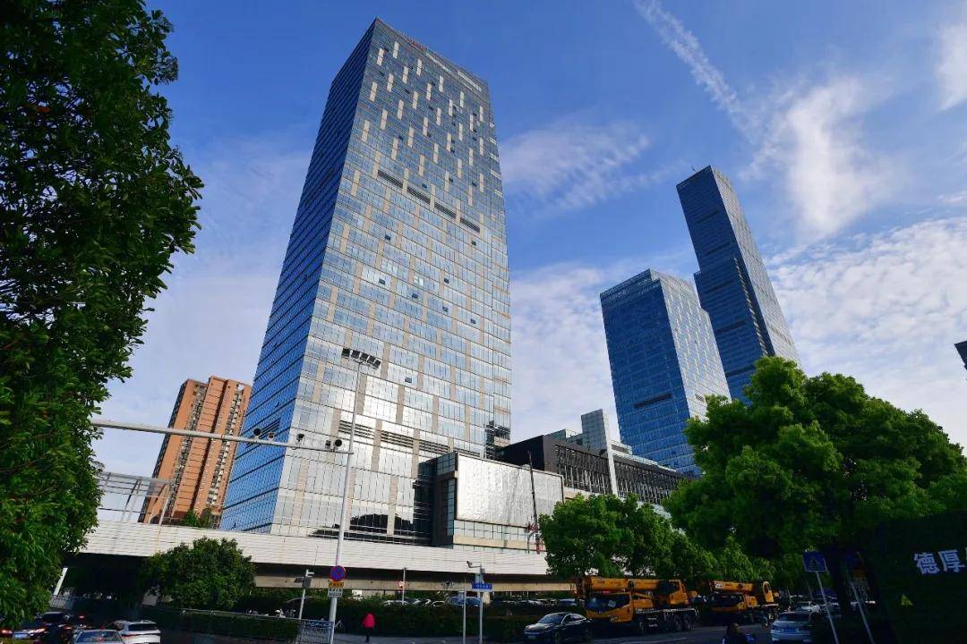 《长江日报》头版头条报道江岸_企业_武汉_城市