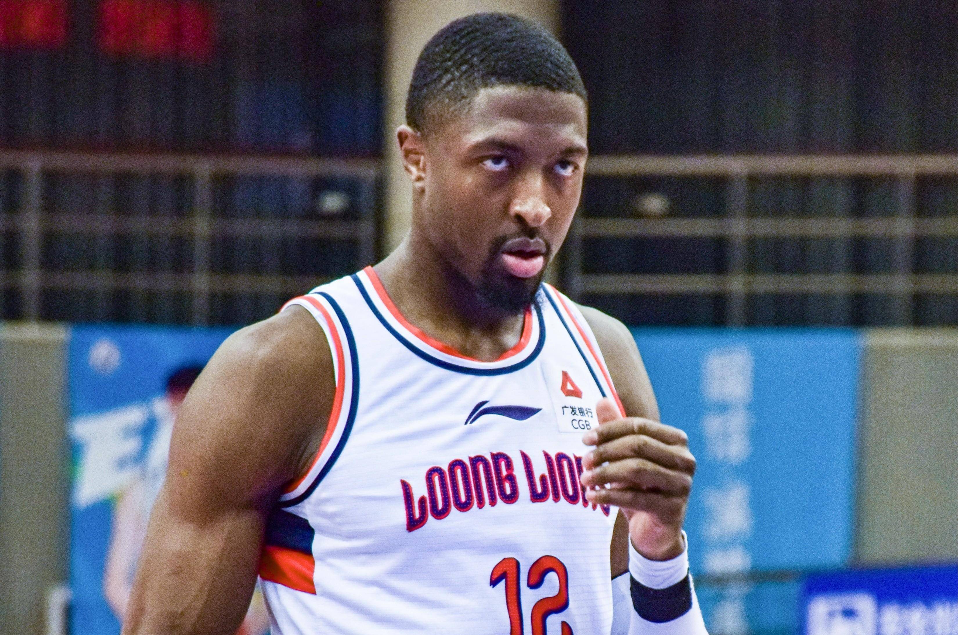 坎普带伤作战精神可嘉,但是这样的状态拖累了球队.