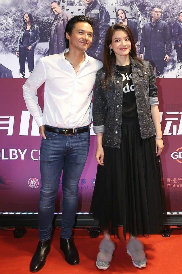 舒淇在社交平台上发布了一张吃饭的照片,照片中出现的猫是冯德伦的.