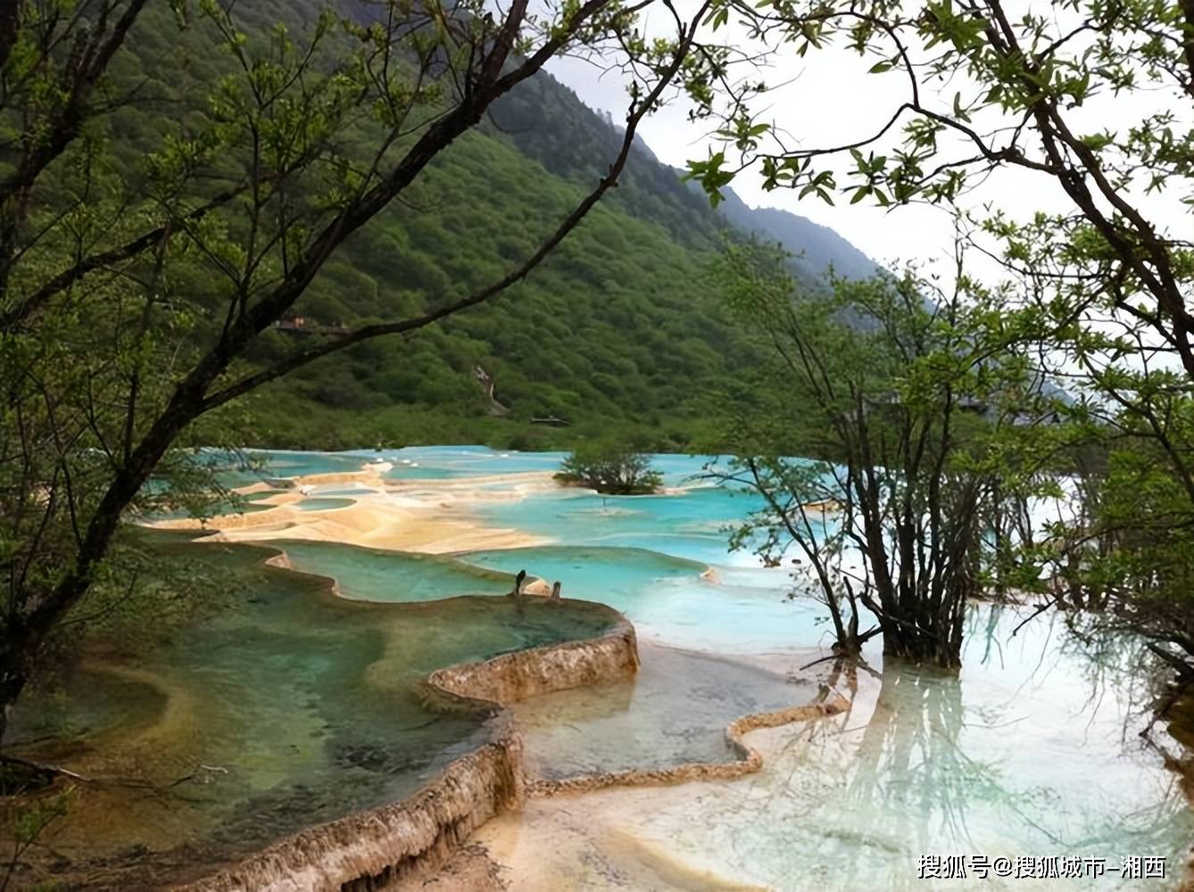 瀑布>五花海>珍珠滩>镜海>诺日朗中转站>长海>五彩池>老虎海>树正瀑布