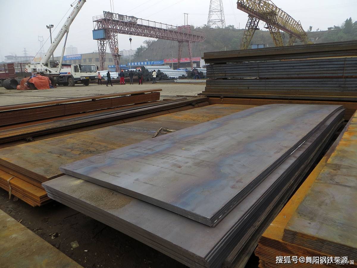 此外,q690d钢板还具有良好的加工性能和可焊性,可进行切割,弯曲,焊接