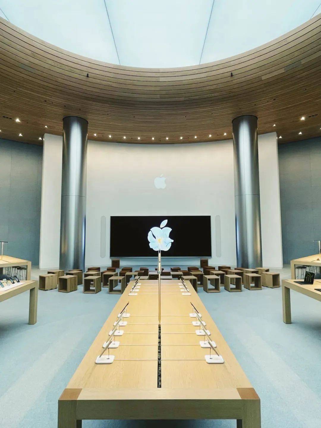 apple与supreme新店遇冷:年轻市场的变迁挑战_苹果_消费者_品牌