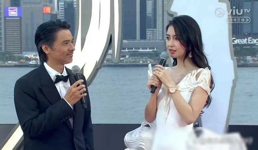 特别是赛车主题,与电影《飞驰人生》有关,孙艺洲和范丞丞这两位主演也