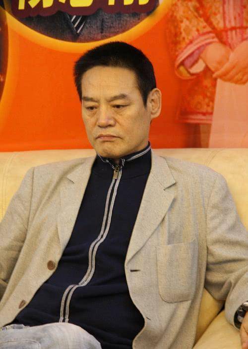 他曾是国家一级演员,因离婚倾家荡产,如今儿子为他挣足面子