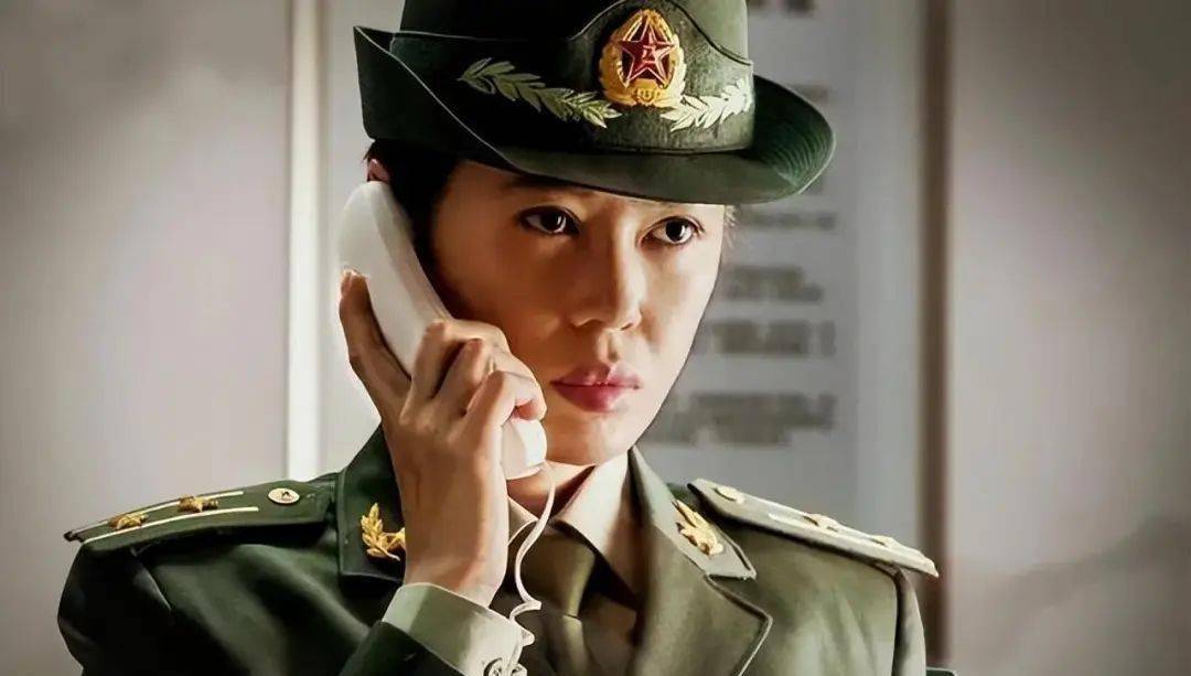 同样演"女军官",把杨幂和王鸥俞飞鸿放在一起,差别就出来了