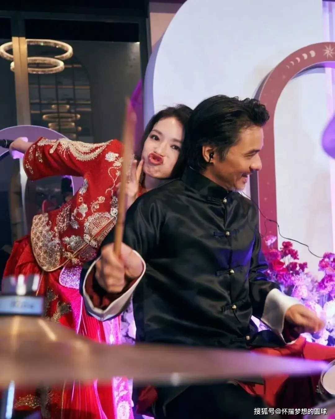 舒淇冯德伦结婚周年派对:众星云集,似一场迟来的婚礼