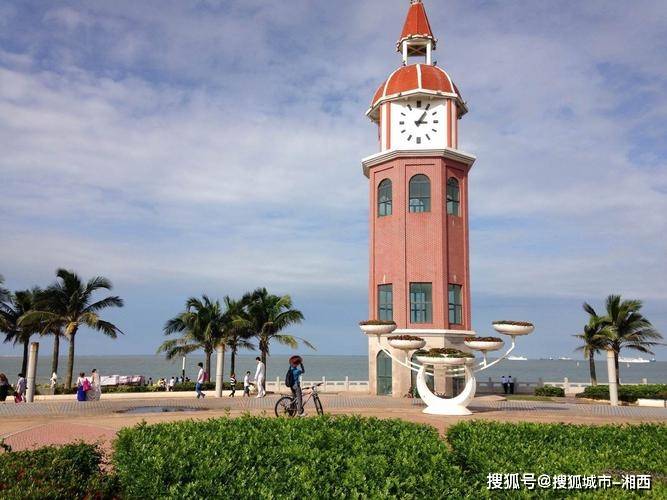 毕竟不熟悉当地交通和旅游景点的话会很麻烦,而且订酒店景点门票头疼