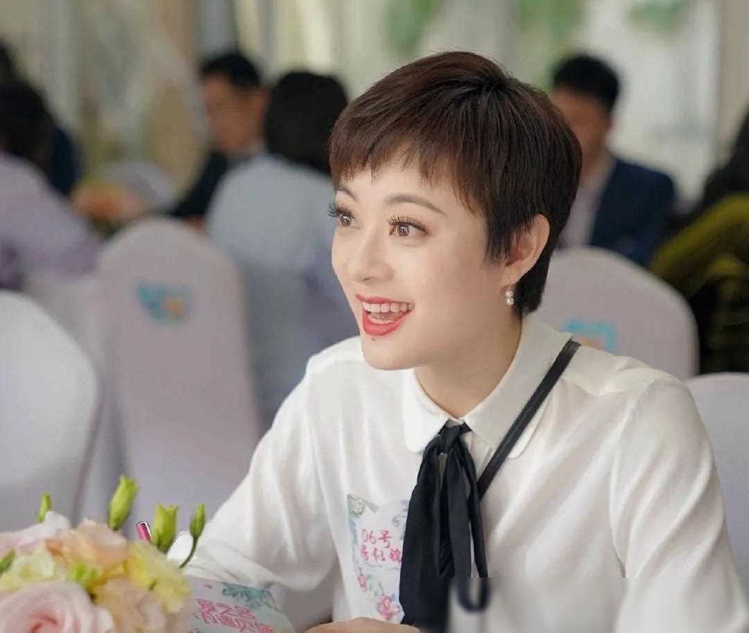 孙俪新剧路透:长腿高跟惹眼,与董子健同框引争议_作品_观众_靳东