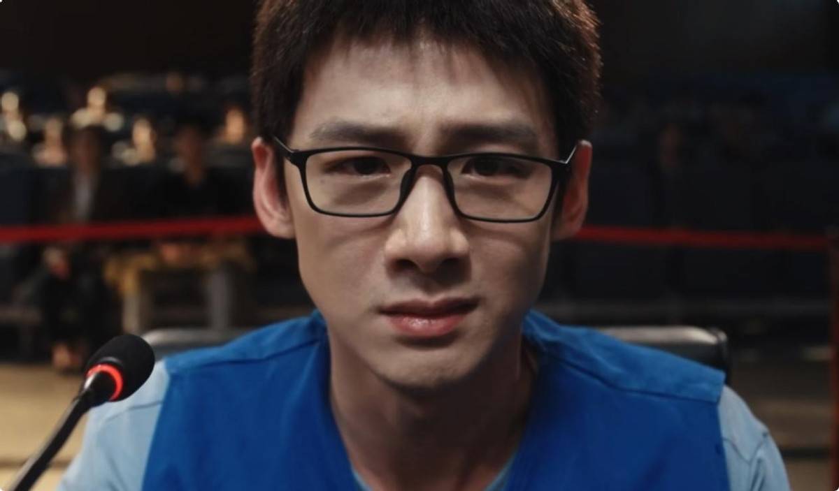 36岁高叶演女警官!西装配白衬衫又酷又飒,短发齐肩美出新高度