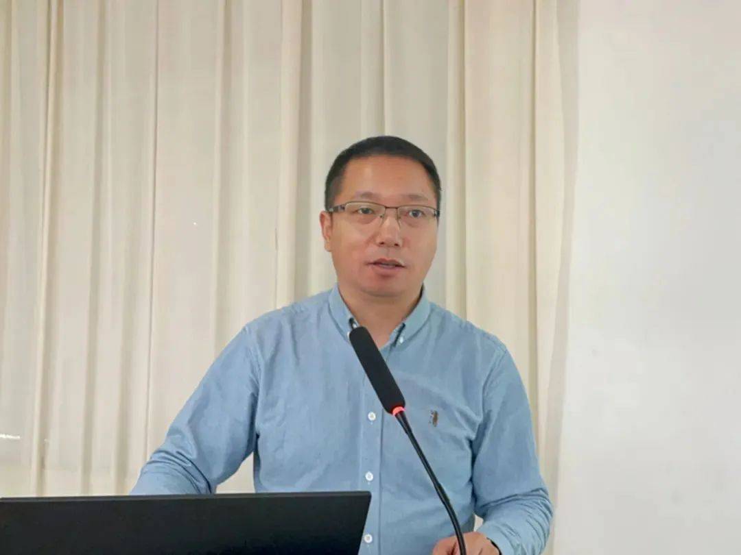 中国一重集团信息中心业务副总经理李学东分享了中国一重crm项目建设