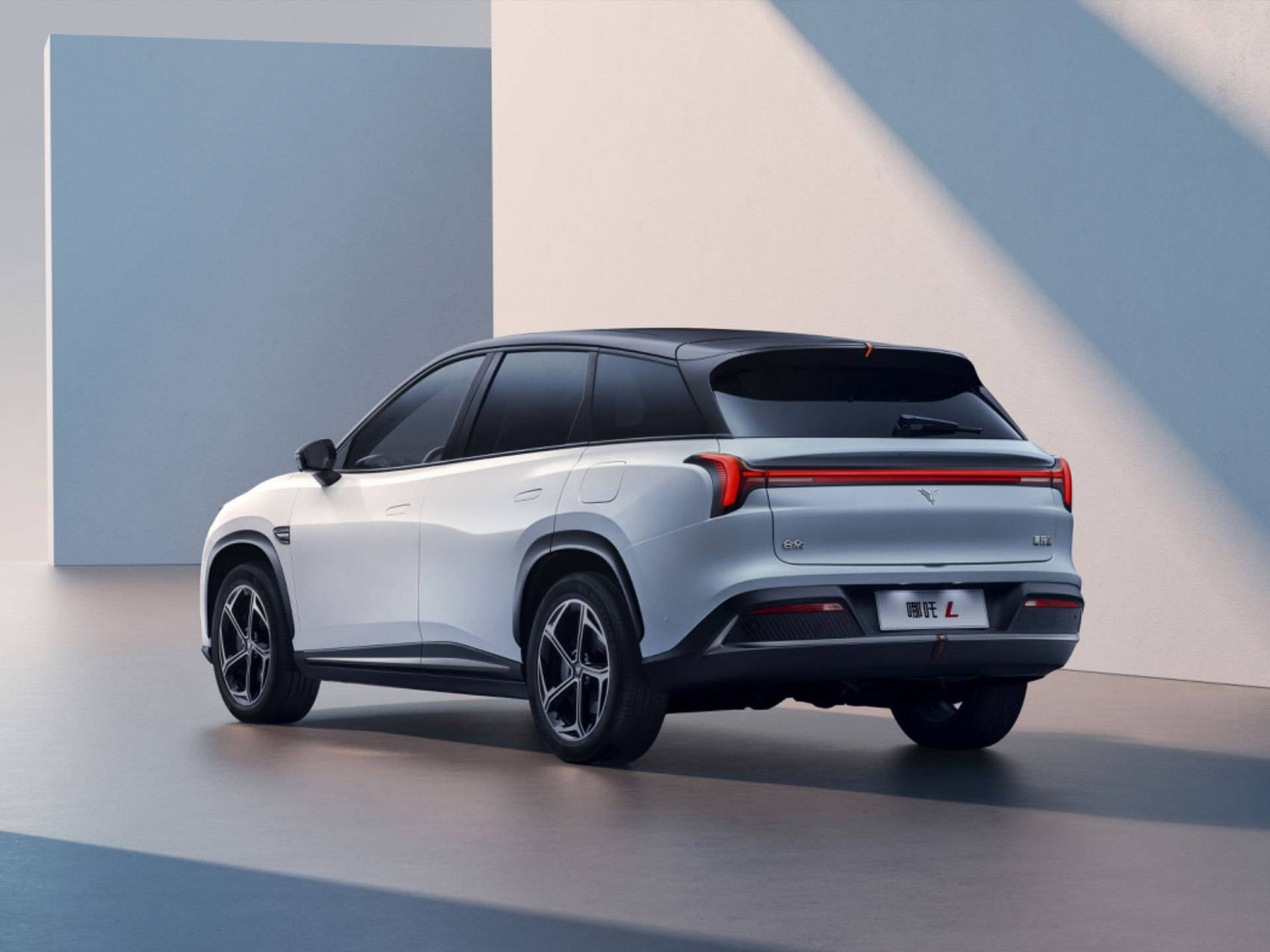 增程又一强手,大战零跑c10,哪吒l正式上市