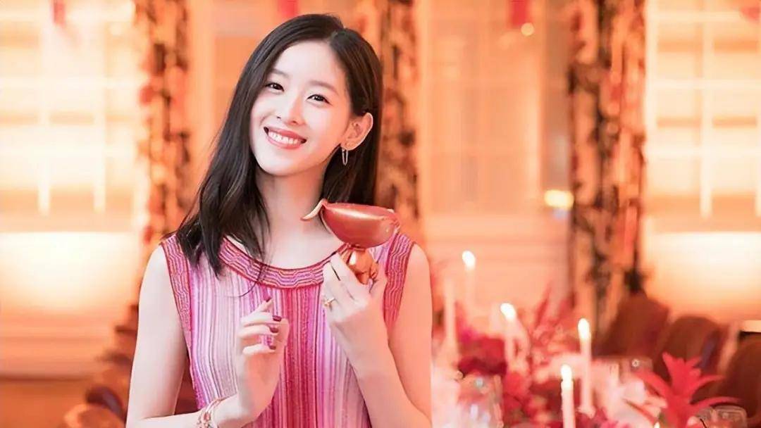 揭秘章泽天与孟雨桐的成功密码:现代升学策略如何改变命运?_教育_高考