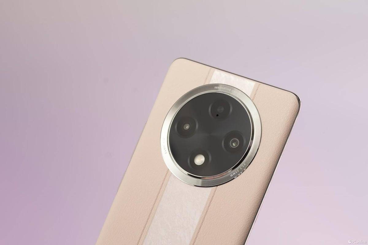 拍照方面,oppo a3 pro号称旗舰级的拍照,但其实只安排了一颗800万像素