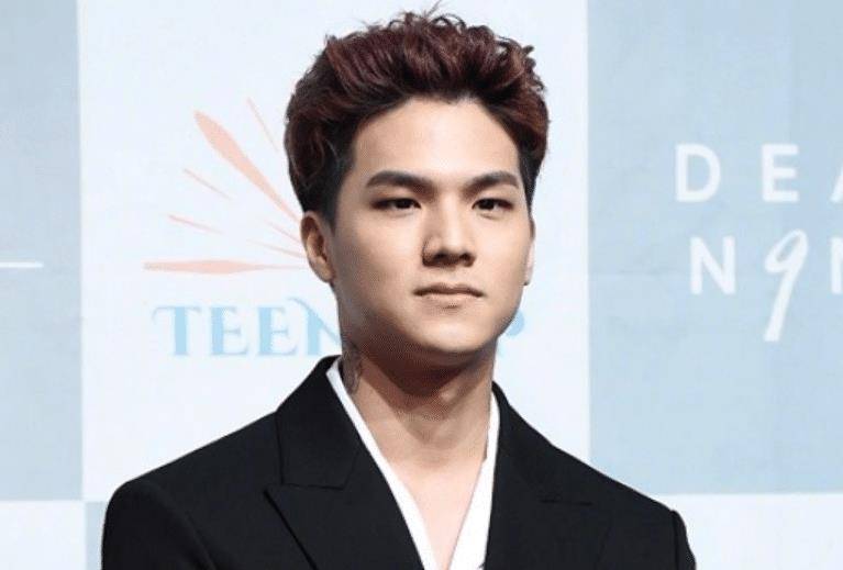 teen top前成员指责东方神起郑允浩"虚伪",还在公厕聚众抽烟