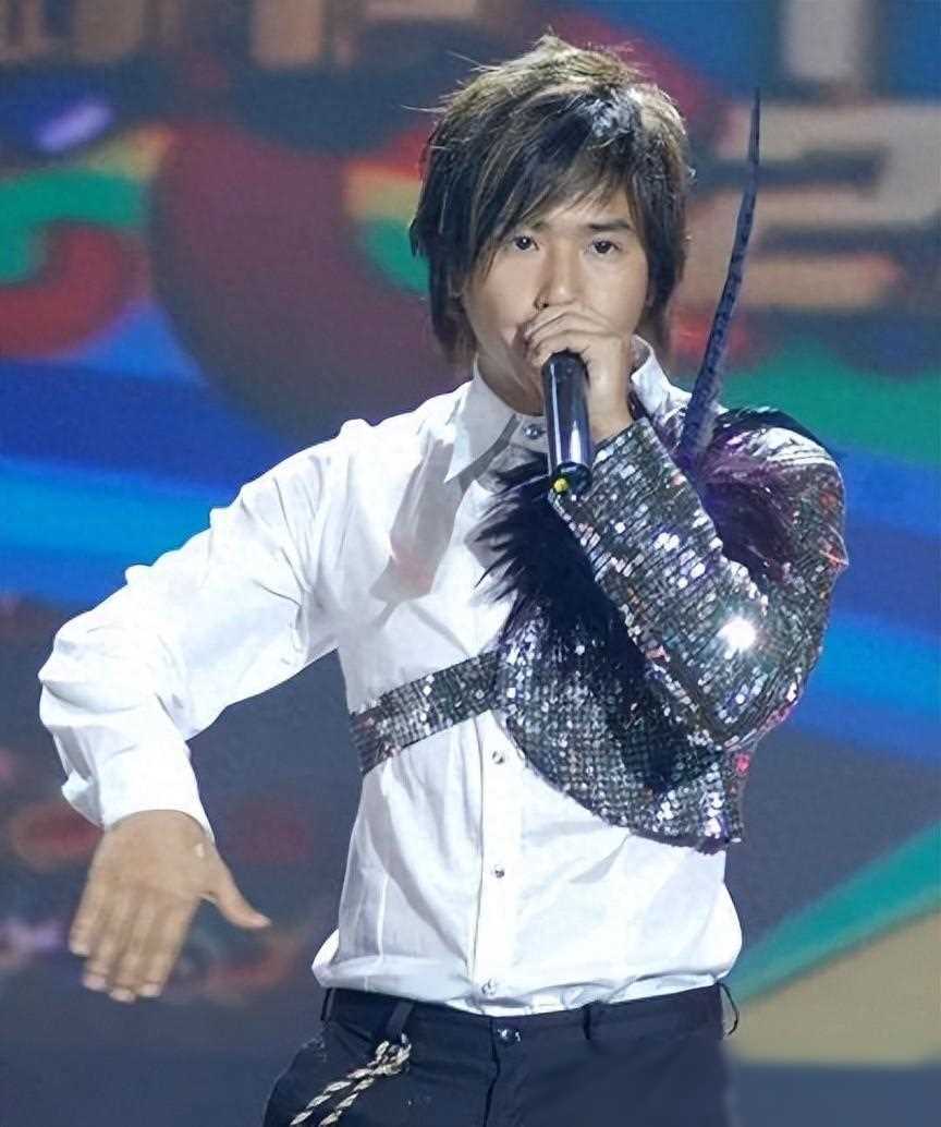 欧弟卖跑车养女儿上热搜,引发思考:别把平台当本事