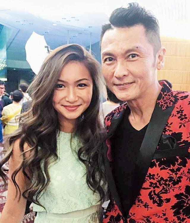 关礼杰曾向妻子承诺要共度金婚,如今29年已经过去,还有21年,这无疑会