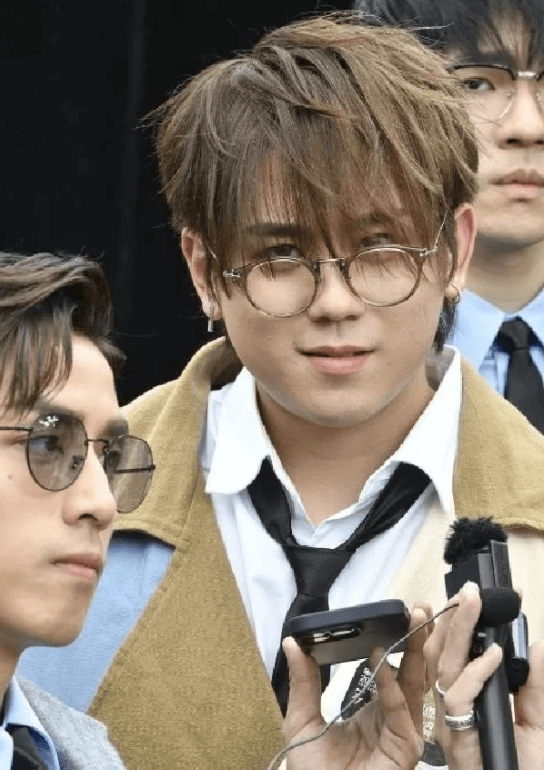 香港顶流扛把子!姜涛25岁庆生"占领铜锣湾",排场超华仔