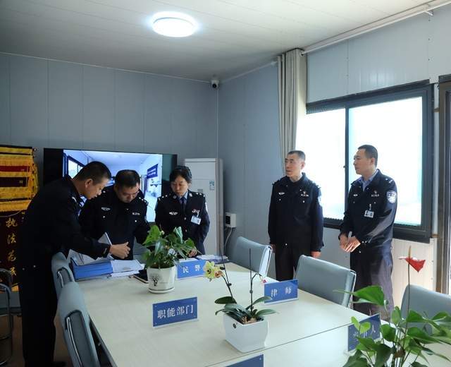 4月26日,石家庄市公安局藁城分局党委委员,副局长高国,党委委员,副