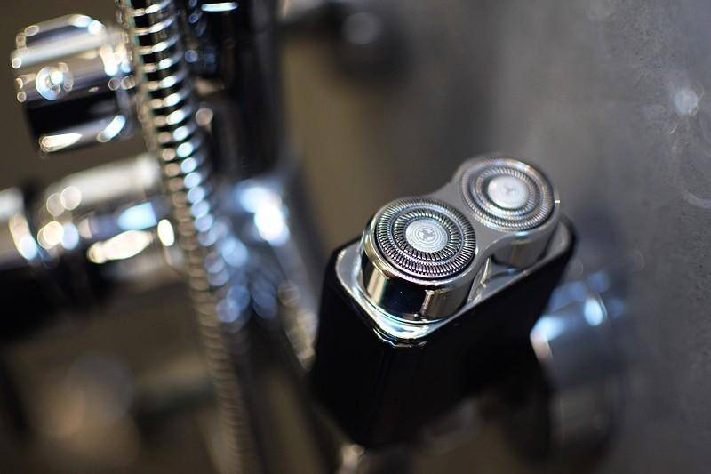 德国精工刀网 智能动态显示 DOCO未来感透明便携电动剃须刀