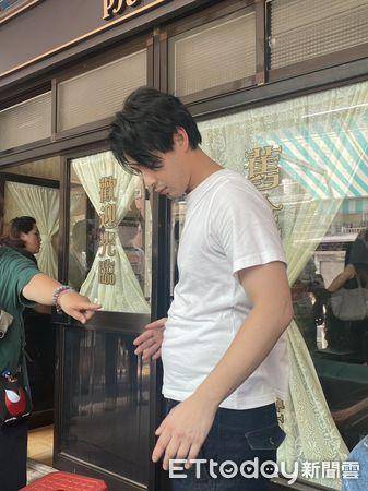 男神连晨翔走钟「侧身挺出大肚」照流出!吃胖21公斤:觉得就不是我