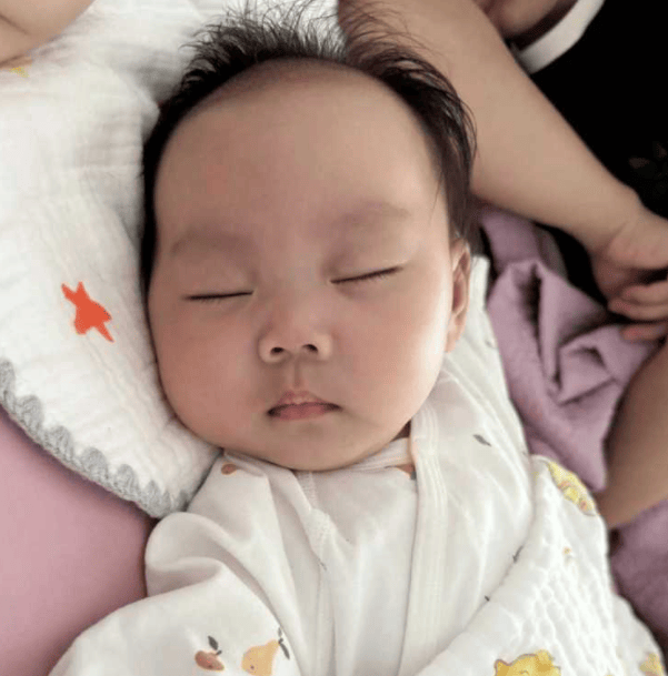 哄宝宝睡觉的时候，很多妈妈做的第一件事都是错的，新手妈妈赶紧躲_习惯_疏忽_睡觉。