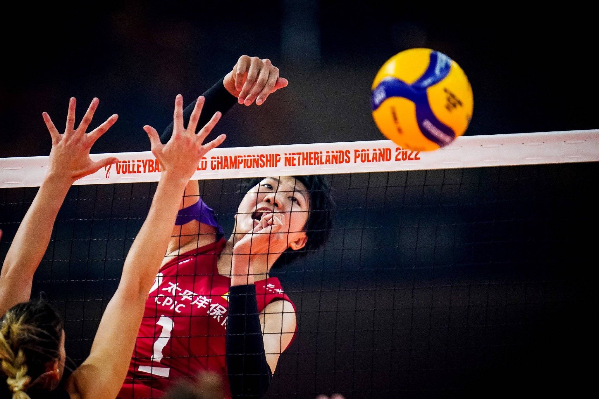 高意3米27超级扣杀震撼全球,中国女排誓夺奥运门票