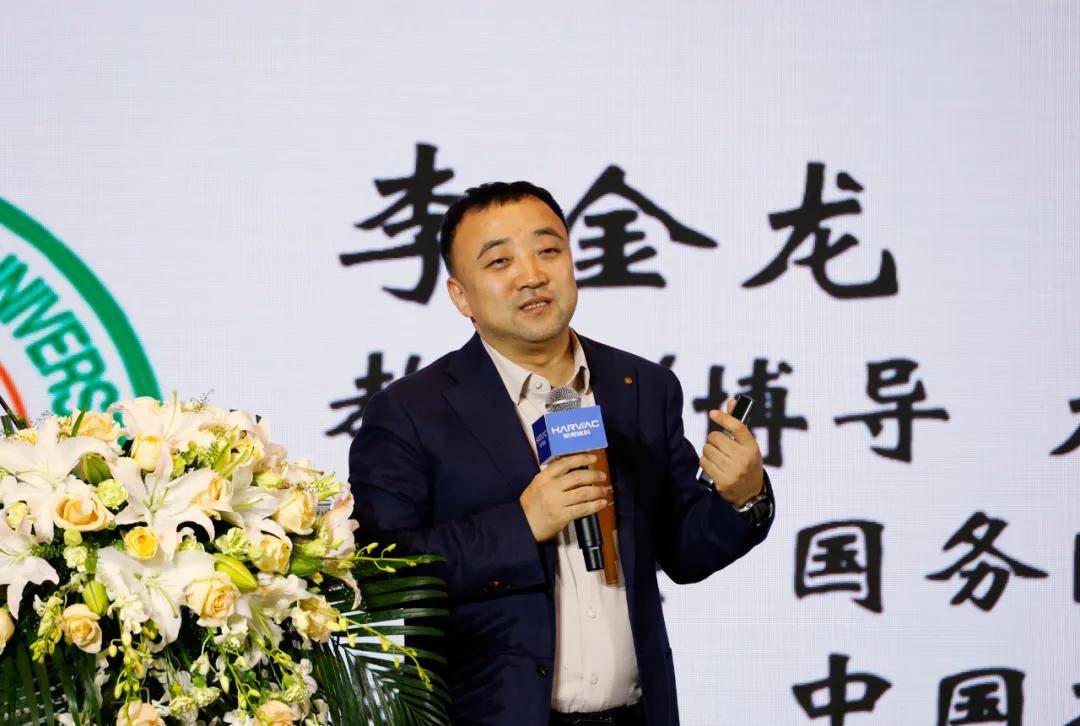 李金龙教授分别就《伪狂犬病净化检测方案》和《规模猪场生猪疾病防控