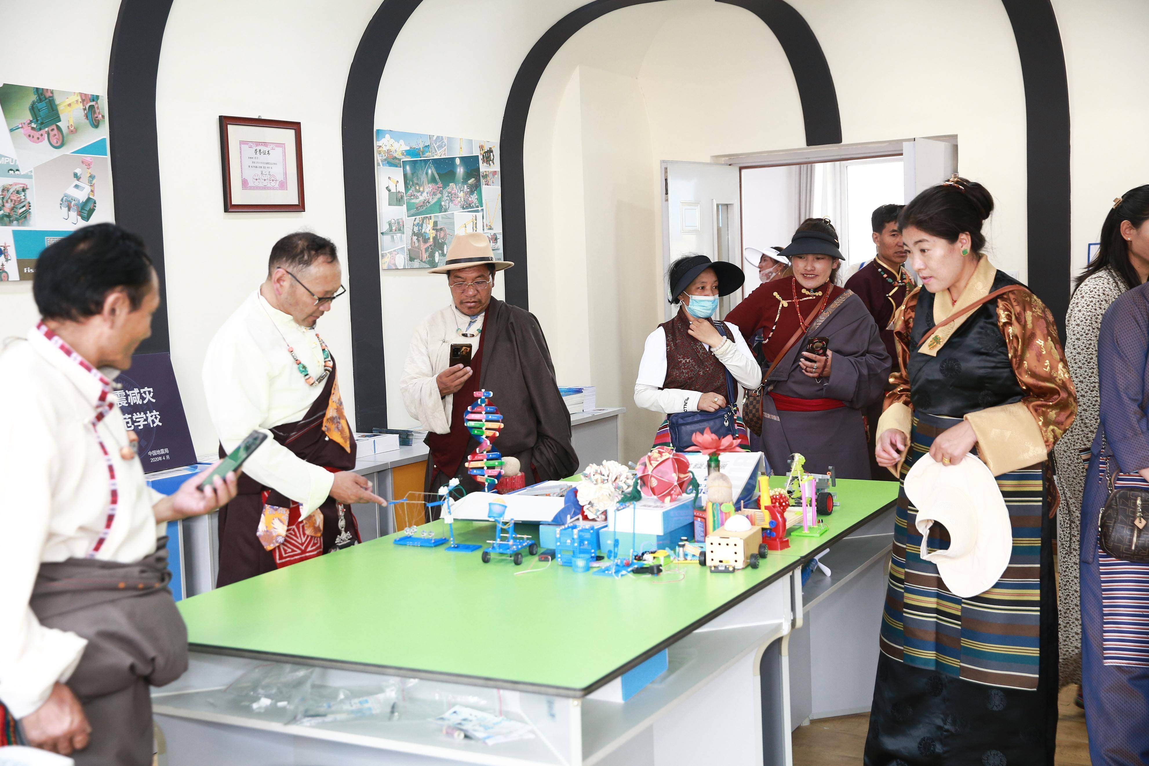 石家庄市第四十四中学与拉萨阿里河北完全中学开展亲子交流活动