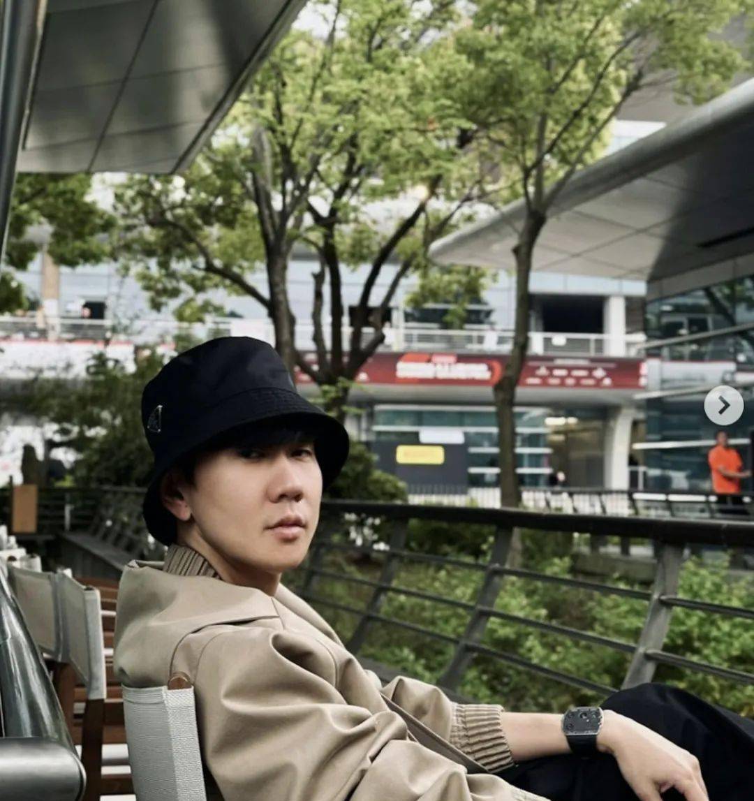 林俊杰现身F1赛车上海站，戴价值千万限量名表，碾压小米董事长雷军_搜狐网