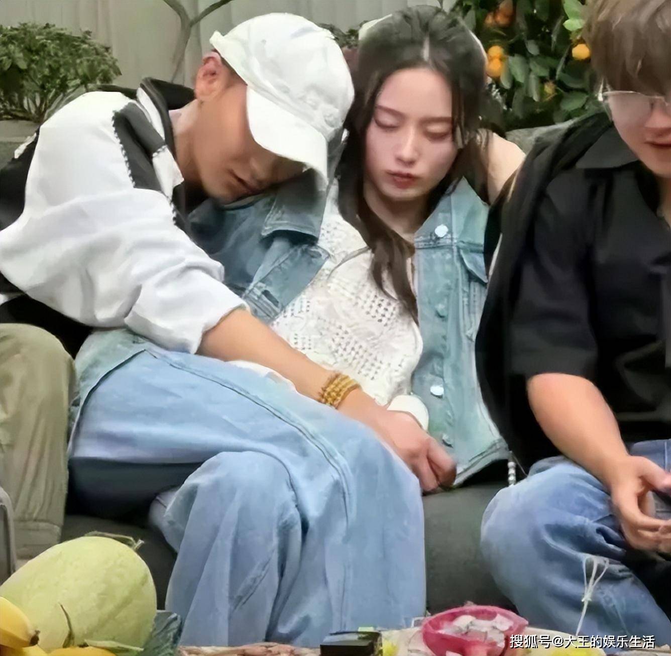 曝黄子韬求婚后续:一直沉默,粉丝集体破房脱粉,大量亲密照曝光