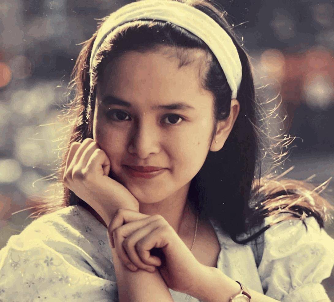 51岁叶蕴仪晒女儿硕士毕业照,24岁女儿打扮时尚,身材娇小像母亲