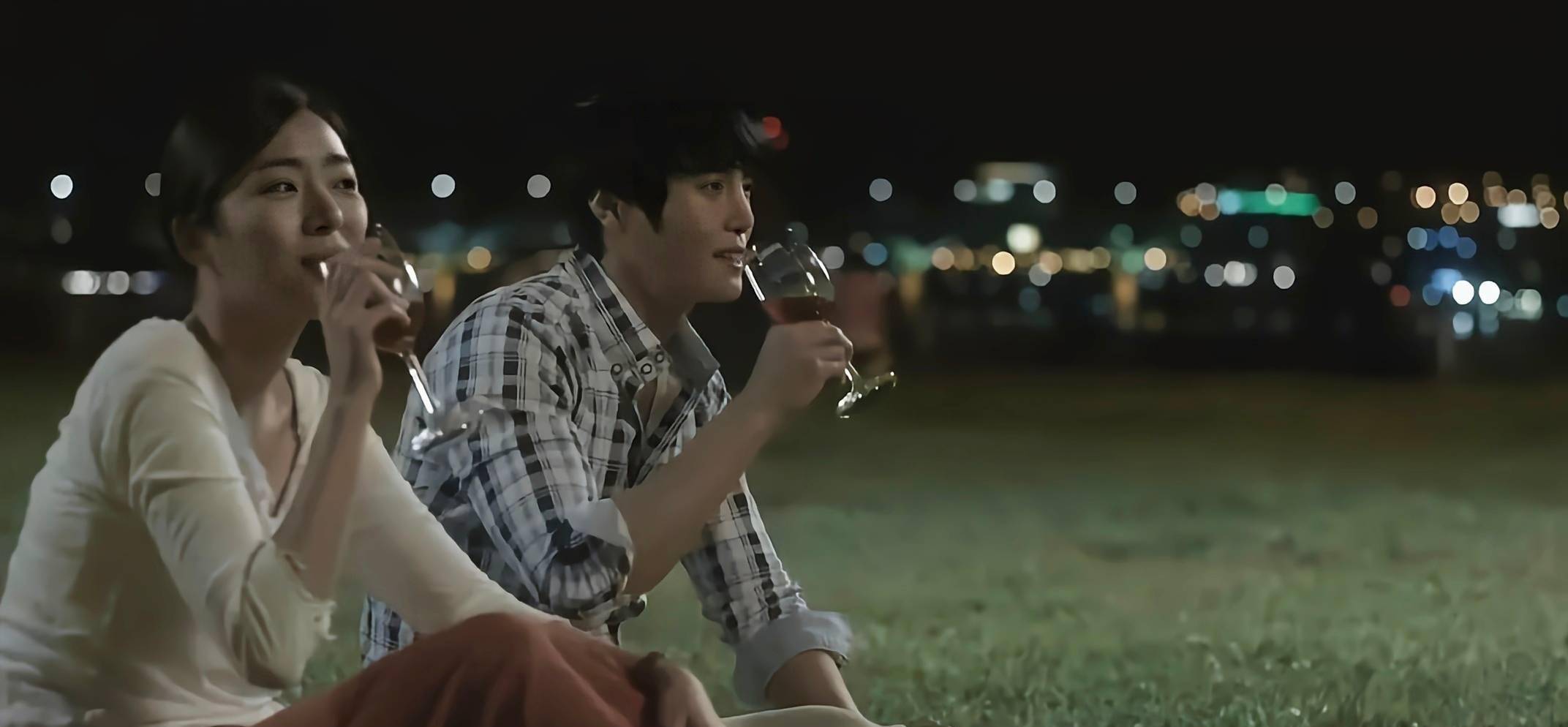 韩国大尺度电影《新建文件夹》:青春里的秘密与成长,携手共度的爱恋