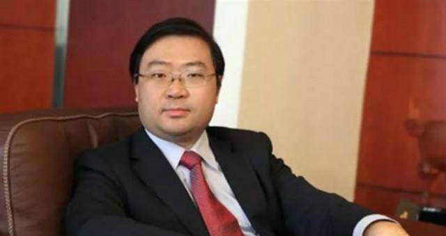 彭小峰32岁成江西首富,骗取商界大佬支持,负债跑路,沦