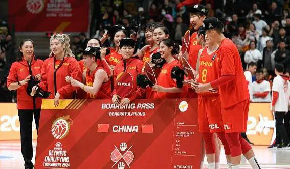 郑薇：中国女篮力争夺取每场胜利，着眼于奥运小组赛出线。