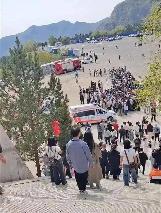 恒山景区虎风口落石，逃生游客：一声巨响石头从头顶落下