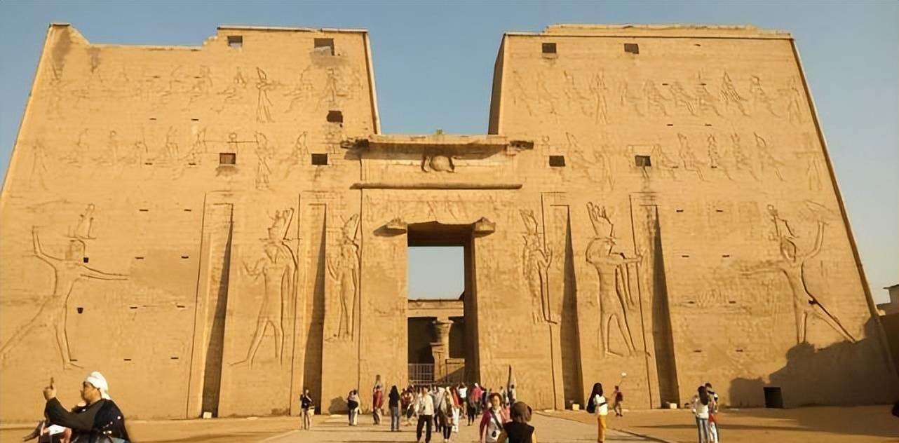   埃及有一座埃德福德神庙，神庙里有一个外国版的“牛郎织女”故事。 