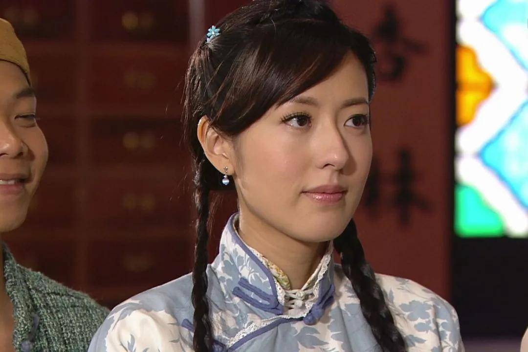 2017年——唐诗咏2018年,李佳芯主演了电视剧《bb来了》,在剧中饰演"