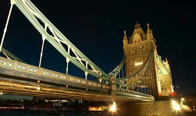 "伦敦桥"倒了,查尔斯浑身黑历史,英国即将迎来"落日时刻"?