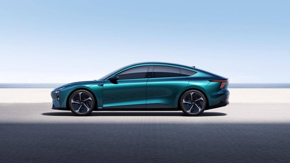 "最美7系"极越07首秀,极越汽车北京车展演绎未来ai科技