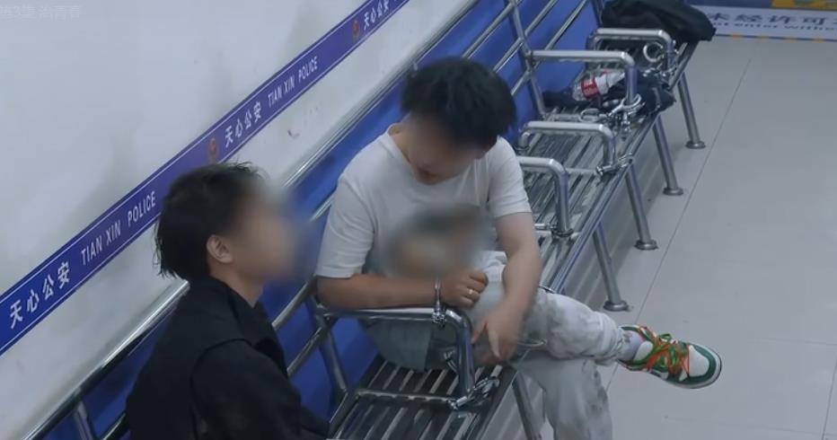 2021年一男子谎称杀人跪求警方判死刑,警方问话揭开原生家庭伤疤