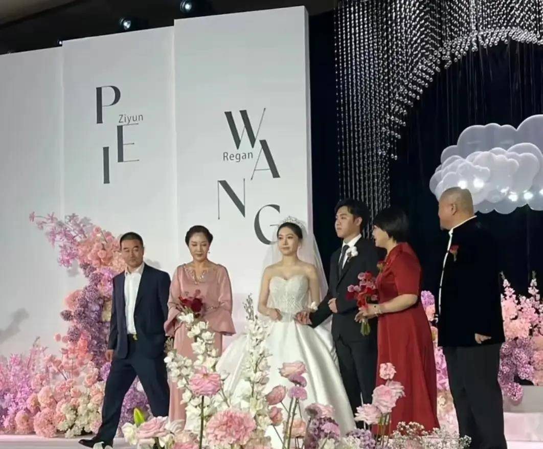 "刘能"王小利低调为儿子举办婚礼,对儿媳妇非常满意,赞不绝口