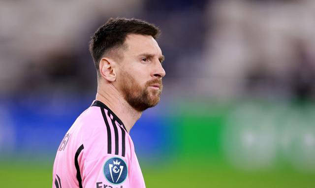 名人齐聚!梅西踢球吸引全球瞩目